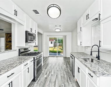 308 Hickorywood Street - Photo Thumbnail 6