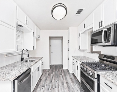 308 Hickorywood Street - Photo Thumbnail 5