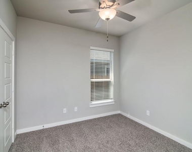744 Wheatfield Drive - Photo Thumbnail 6