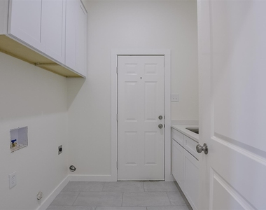 2916 Forestwood Drive - Photo Thumbnail 21