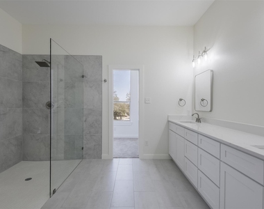 2916 Forestwood Drive - Photo Thumbnail 17