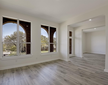 2916 Forestwood Drive - Photo Thumbnail 2