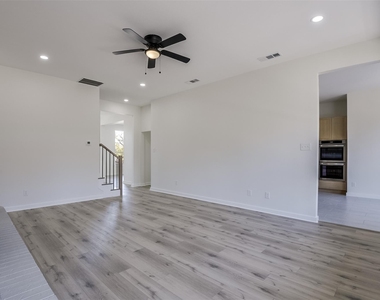 2916 Forestwood Drive - Photo Thumbnail 3