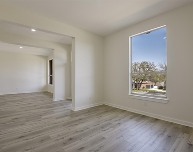 2916 Forestwood Drive - Photo Thumbnail 5