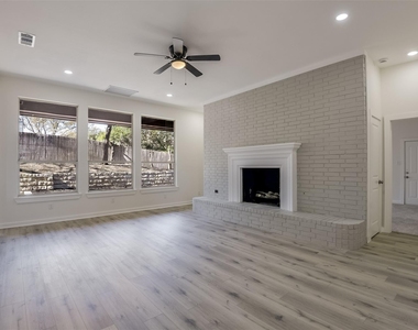 2916 Forestwood Drive - Photo Thumbnail 8