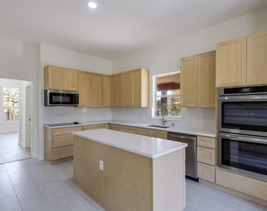 2916 Forestwood Drive - Photo Thumbnail 13