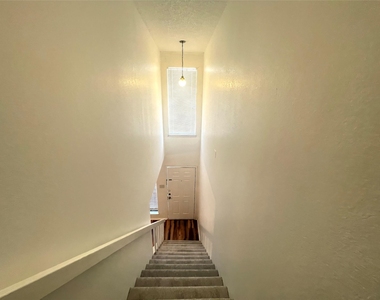 1034 Mckinley Street - Photo Thumbnail 13