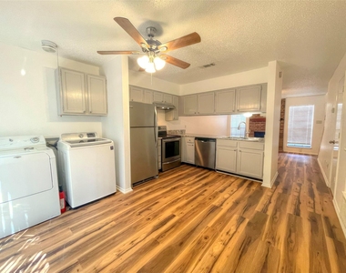 1034 Mckinley Street - Photo Thumbnail 6