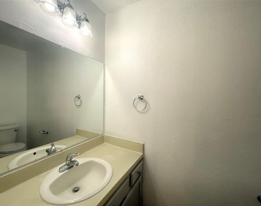 1034 Mckinley Street - Photo Thumbnail 10