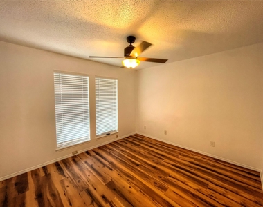 1034 Mckinley Street - Photo Thumbnail 15