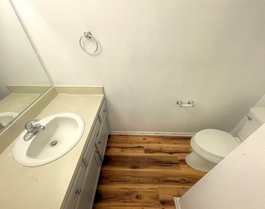 1034 Mckinley Street - Photo Thumbnail 9