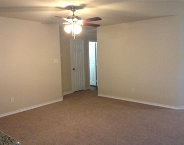 12100 Vista Oak Boulevard - Photo Thumbnail 3