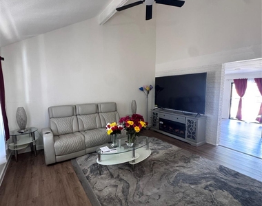4501 Princeton Drive - Photo Thumbnail 4