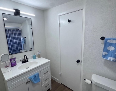 4501 Princeton Drive - Photo Thumbnail 6