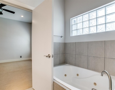 3824 Brown Street - Photo Thumbnail 19