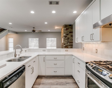 3824 Brown Street - Photo Thumbnail 7