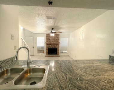 1032 Mckinley Street - Photo Thumbnail 3