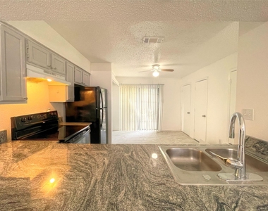 1032 Mckinley Street - Photo Thumbnail 2