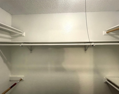 1032 Mckinley Street - Photo Thumbnail 14