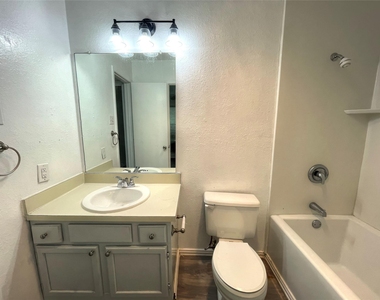 1032 Mckinley Street - Photo Thumbnail 12