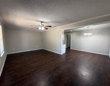 1407 La Fonda Drive - Photo Thumbnail 2