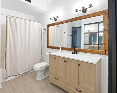 1700 Amelia Court - Photo Thumbnail 21