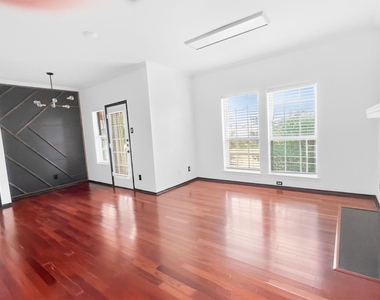 1700 Amelia Court - Photo Thumbnail 10