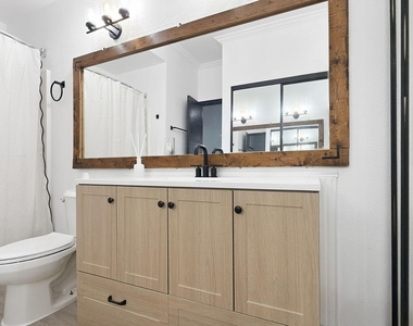 1700 Amelia Court - Photo Thumbnail 23