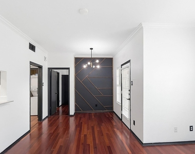 1700 Amelia Court - Photo Thumbnail 8