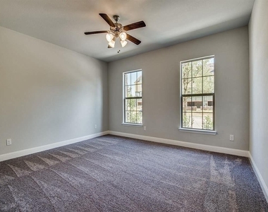 2429 Merriweather Lane - Photo Thumbnail 15