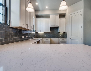 2429 Merriweather Lane - Photo Thumbnail 11
