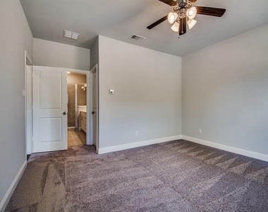 2429 Merriweather Lane - Photo Thumbnail 14