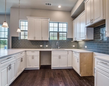 2429 Merriweather Lane - Photo Thumbnail 12