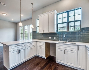 2429 Merriweather Lane - Photo Thumbnail 10