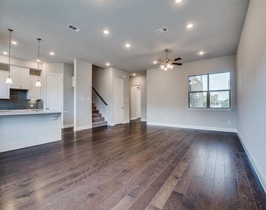 2429 Merriweather Lane - Photo Thumbnail 4