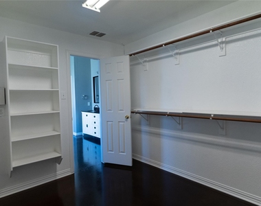830 Brittany Way - Photo Thumbnail 14