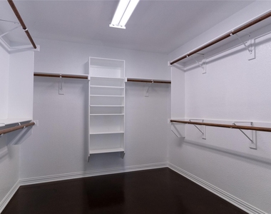 830 Brittany Way - Photo Thumbnail 13