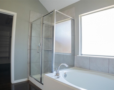 830 Brittany Way - Photo Thumbnail 15