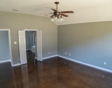 830 Brittany Way - Photo Thumbnail 10