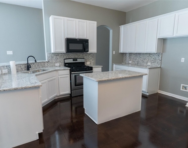 830 Brittany Way - Photo Thumbnail 7
