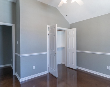 830 Brittany Way - Photo Thumbnail 17