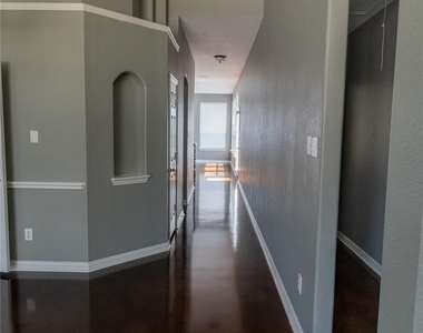 830 Brittany Way - Photo Thumbnail 4