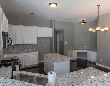 830 Brittany Way - Photo Thumbnail 6