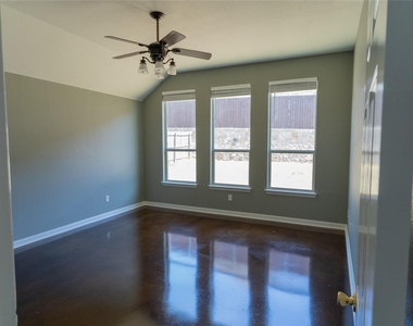 830 Brittany Way - Photo Thumbnail 8