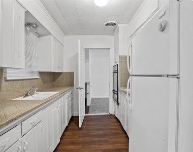 711 N Carroll Boulevard - Photo Thumbnail 3