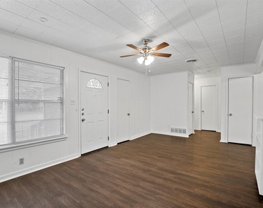 711 N Carroll Boulevard - Photo Thumbnail 6