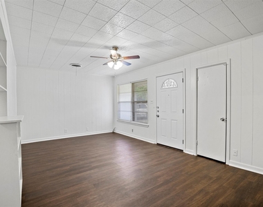 711 N Carroll Boulevard - Photo Thumbnail 1