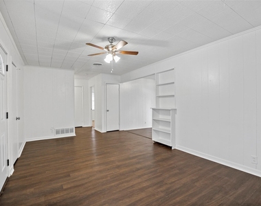 711 N Carroll Boulevard - Photo Thumbnail 7