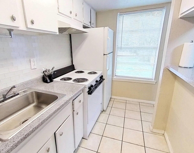 4040 Brown Street - Photo Thumbnail 4