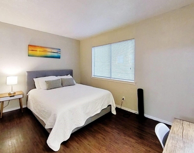 4040 Brown Street - Photo Thumbnail 3